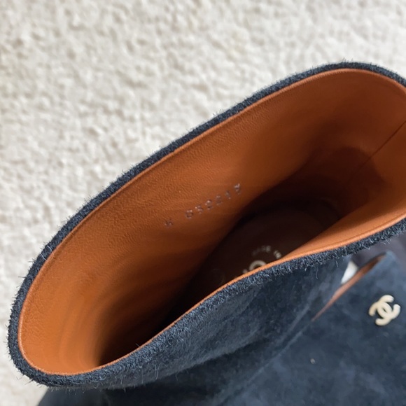 💯 CHANEL navy/black suede booties (38.5 / 8) - Picture 5 of 9